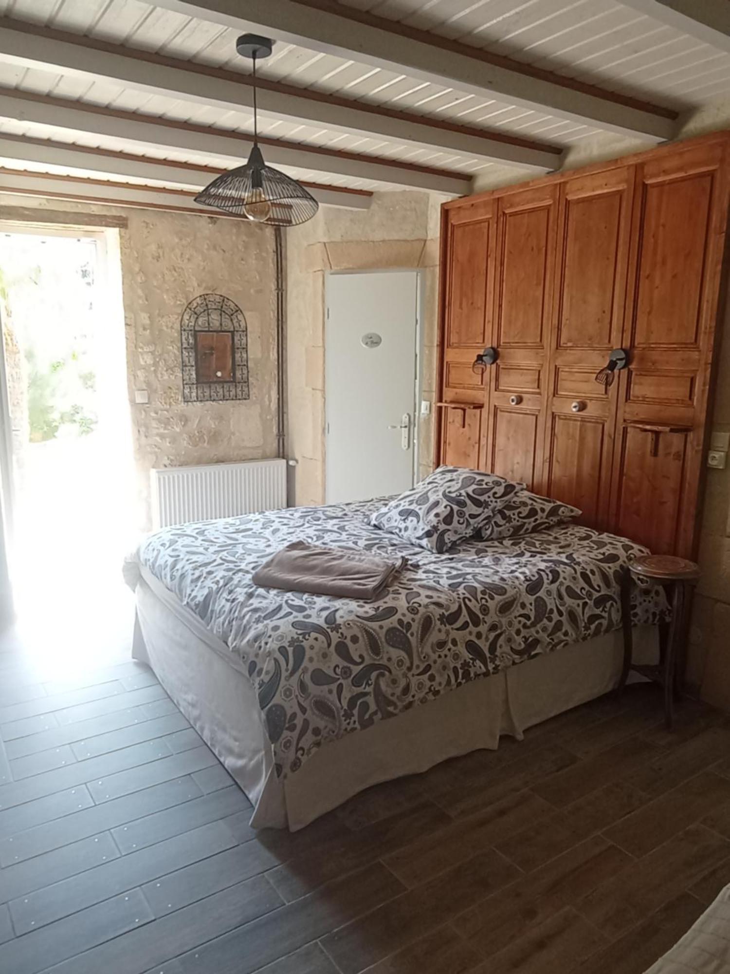 La Girondine Bed & Breakfast Galgon Exterior photo