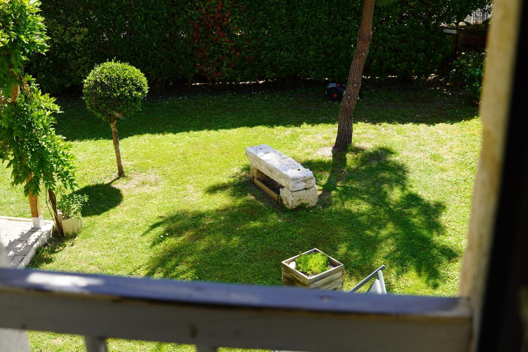 La Girondine Bed & Breakfast Galgon Exterior photo